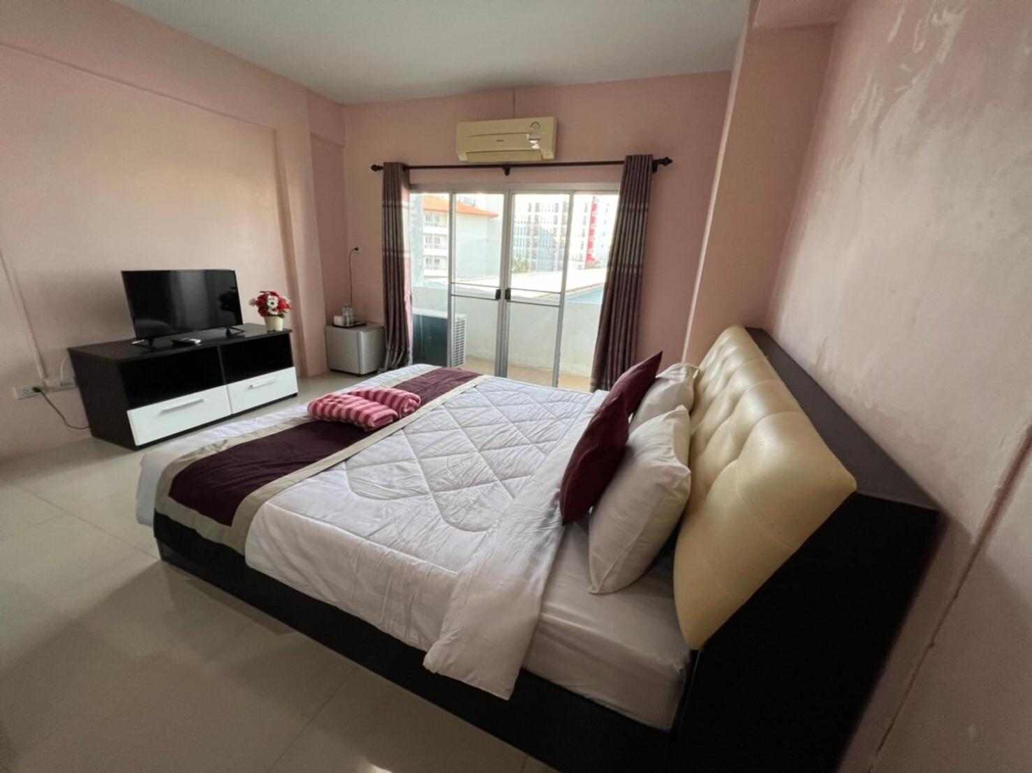 Hotel Kjs Pattaya Exterior foto